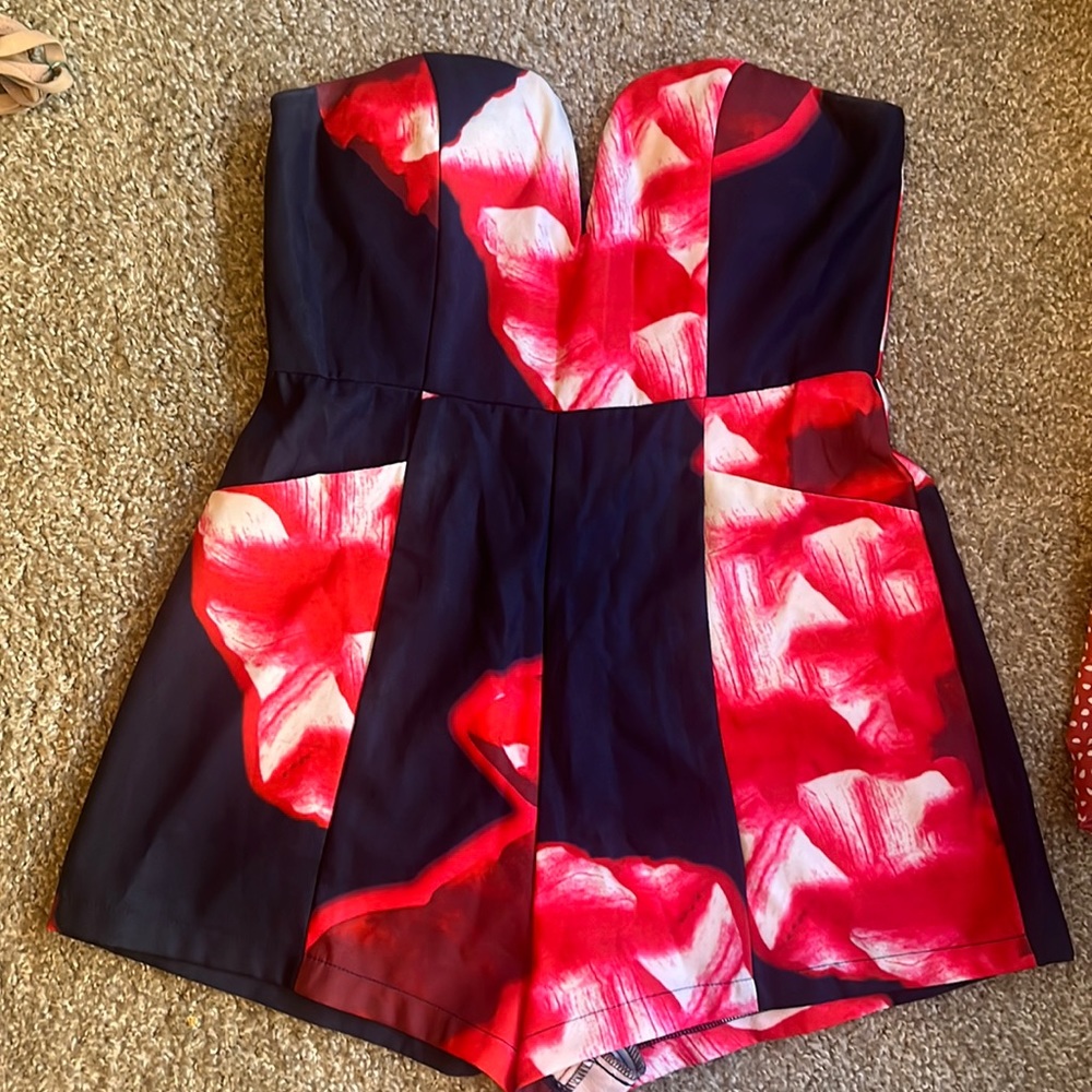 Navy and red patterned romper - 95% polyester. Padding in the front
